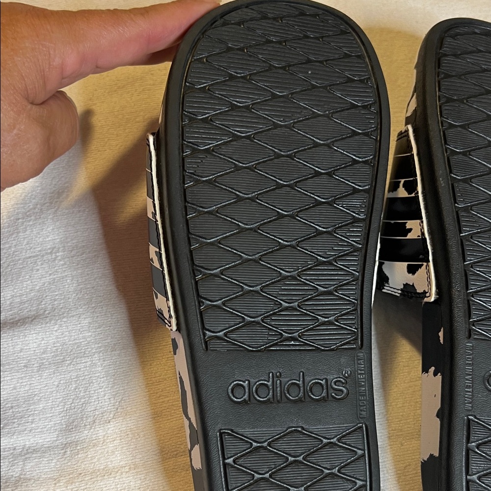 Adidas Black and White Patterned Slides - Picture 9 of 9